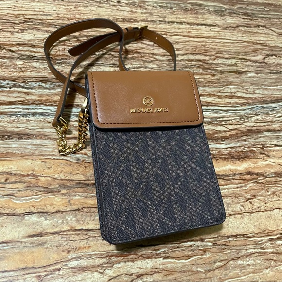 Michael Kors Phone Bag Crossbody Brown Monogram Logo - Picture 1 of 6